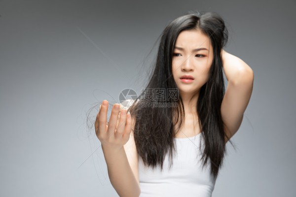草本养颜新选择：百合芦荟软胶囊，抗疲劳，美容养颜双重功效
